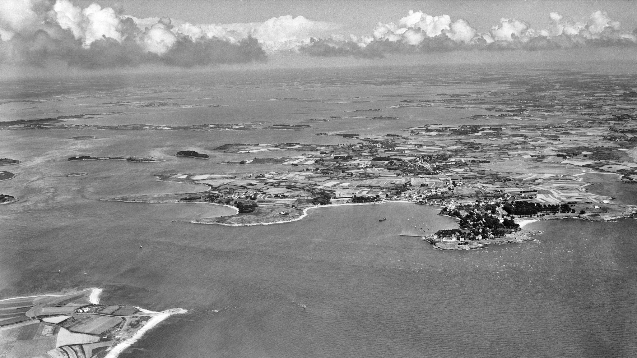 Port-Navalo et la pointe de Bilgroix en 1950